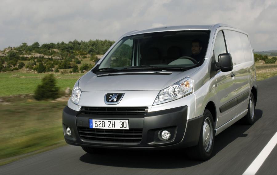  Peugeot Expert 2008 года  (фото 15 из 31)
